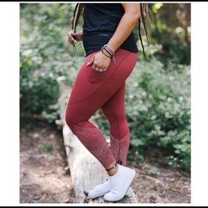 Zyia Merlot light n luxe reflective pocket legging